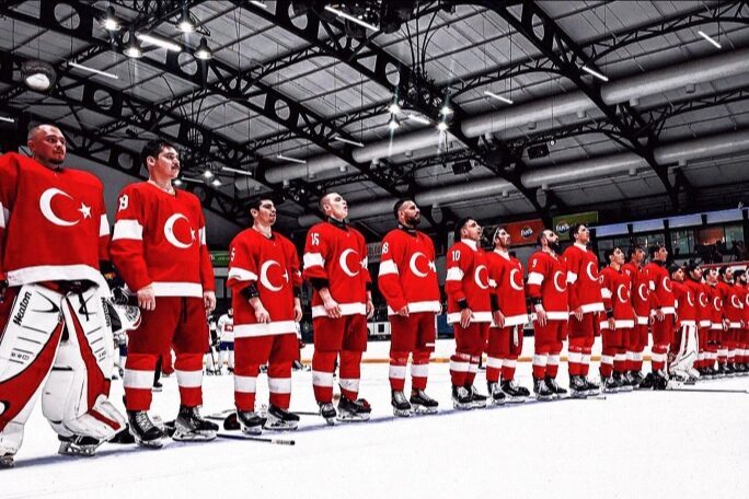 Cumhurbaşkanı Erdoğan, altın madalya kazanan Buz Hokeyi Erkek A Milli