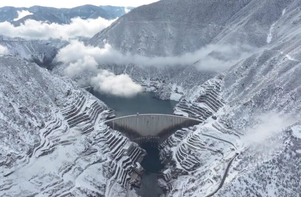 DSİ: Deriner Barajı 2025’te rekor elektrik üretti DSİ Genel Müdürü Mehmet Akif Balta, Deriner Barajı’nın 2025 yılında