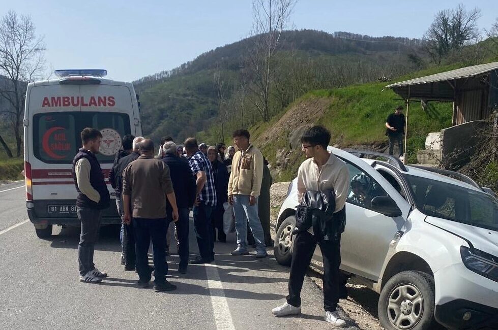 Düzce-Yığılca yolunda kaza: 1 yaralı Düzce’de yolun karşısına geçmeye çalışan yayaya otomobilin çarpması sonucu 1