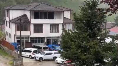 Düzce’de 61 yaşındaki kadın, evinde yaşamına son verdi.