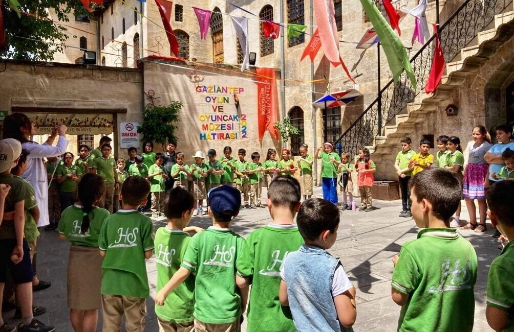 Gaziantep Büyükşehir Belediyesi’nden öğretmen ve öğrencilere 23 Nisan Ulusal Egemenlik