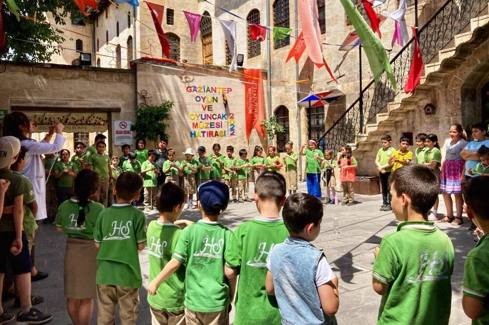 Gaziantep Büyükşehir Belediyesi’nden öğretmen ve öğrencilere 23 Nisan Ulusal Egemenlik