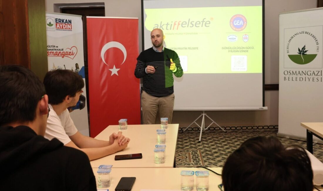 Osmangazi Belediyesi’nin düzenlediği “Genç Filozlar Atölyesi” kapsamında gençler, bilgi kirliliği