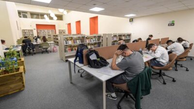 İzmir Büyükşehir Belediyesi’nin Kültürpark’ta hizmete açtığı Hasan Ali Yücel Kütüphanesi;