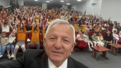 İpsala’da 23 Nisan etkinlikleri kapsamında beyaz perdeye taşınan eğlencede çocuklar