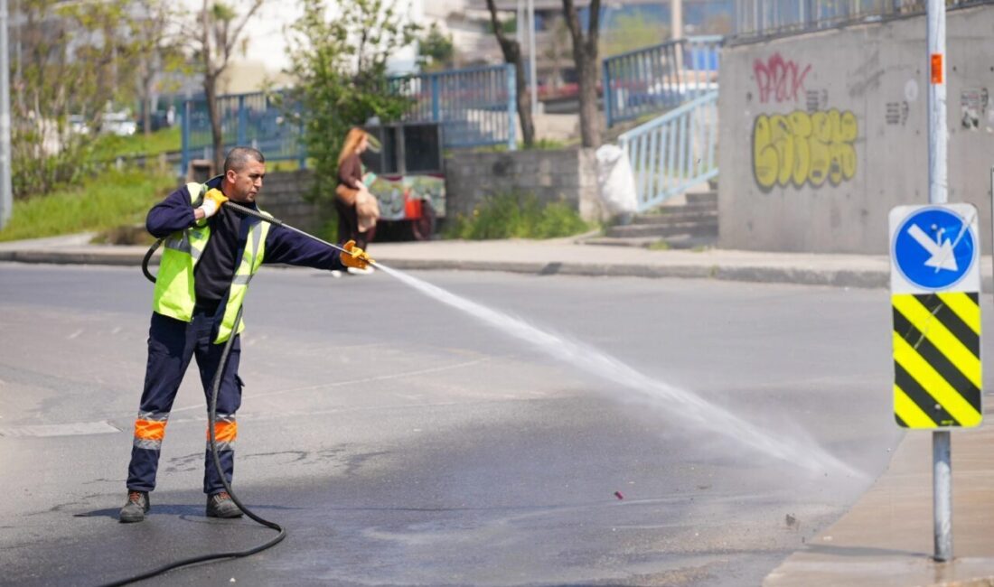 İstanbul Maltepe’de bahar temizliği seferberliği mahalle mahalle ilerliyor. İlçe genelinde