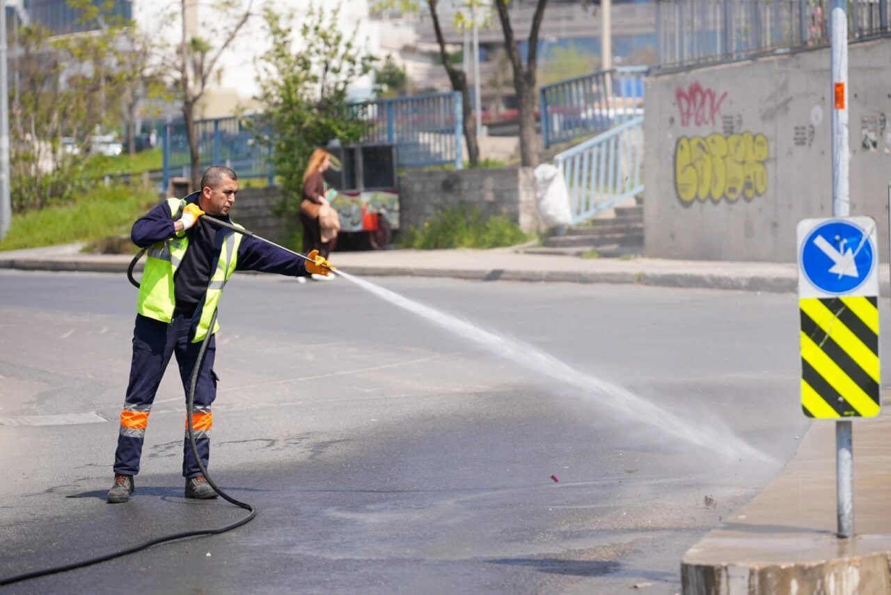 İstanbul Maltepe’de bahar temizliği seferberliği mahalle mahalle ilerliyor. İlçe genelinde