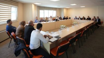 İstanbul Maltepe Belediyesi yetkilileri, muhtarlarla bir araya geldi. Toplantıda mahallelere