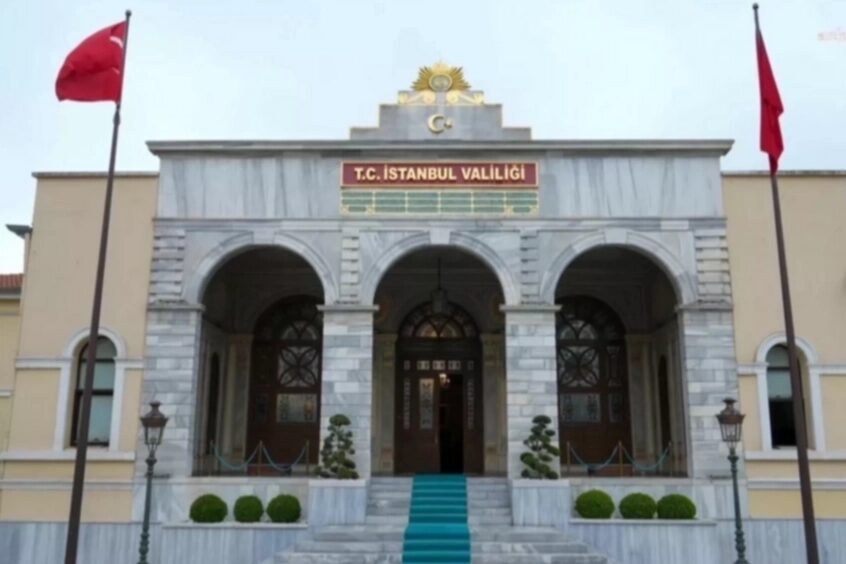 İstanbul Valiliği, sosyal medyada yayılan “hukuka aykırı muamele” iddialarının manipülasyon