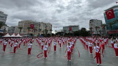 23 Nisan Ulusal Egemenlik ve Çocuk Bayramı nedeniyle İzmir’de Cumhuriyet