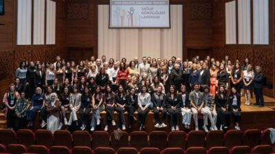 İzmir Büyükşehir Belediyesi'nin başlattığı projede 98 genç gönüllü ve 20