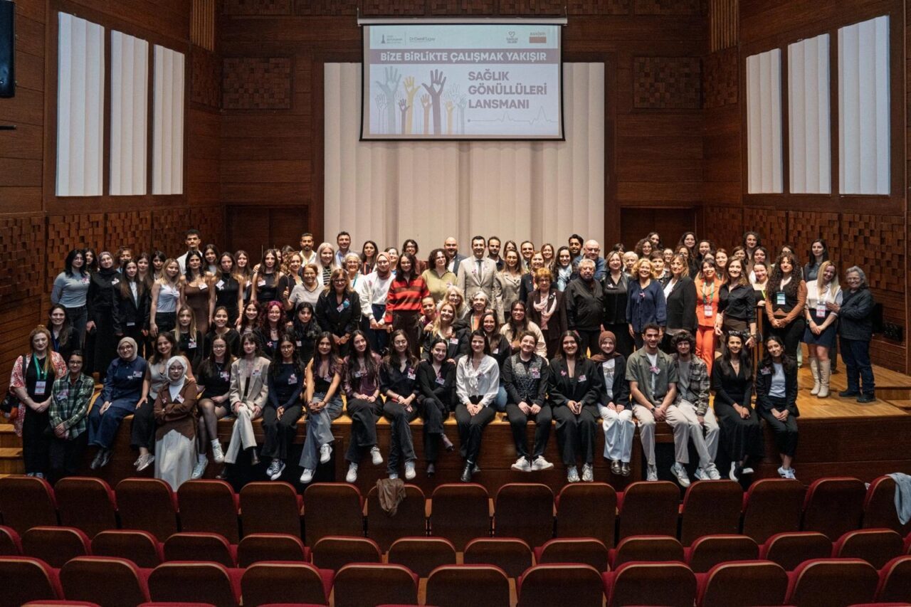 İzmir Büyükşehir Belediyesi'nin başlattığı projede 98 genç gönüllü ve 20