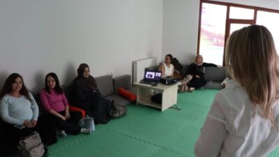 İzmit’te anne adaylarına gebelik bilinci İzmit Belediyesinin yürüttüğü “Gebelik ve Doğuma Hazırlık Eğitim Programı”, anne