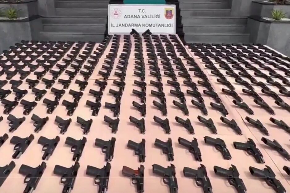 İstanbul ve Adana’daki büyük operasyonda 1.107 ruhsatsız tabanca ve çok