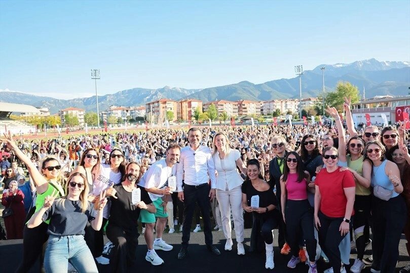 Denizli Büyükşehir Belediyesi, Dünya Dans Günü’nü kentin dört bir yanından