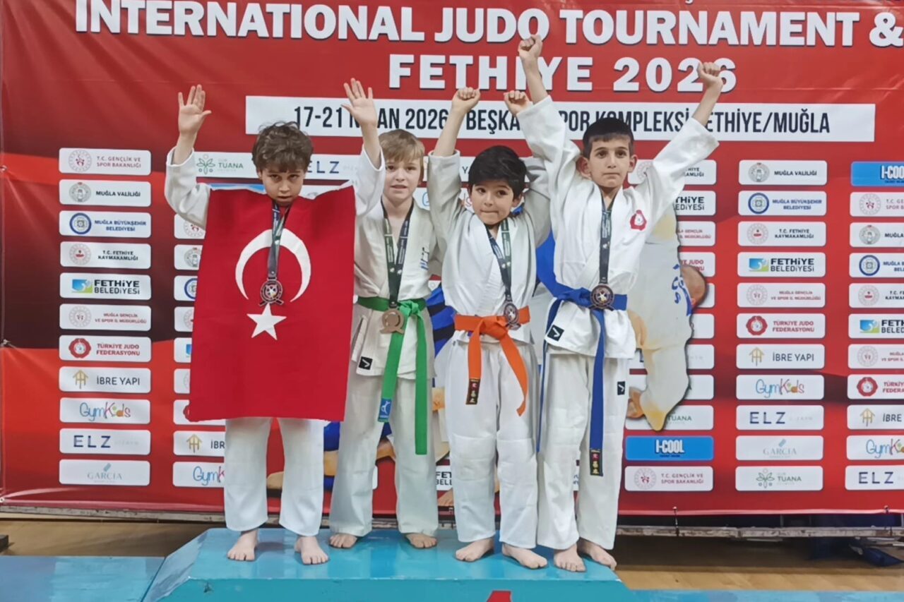 Kocaeli Büyükşehir Belediyesi bünyesinde sporcu ordusuna sahip olan Kağıtspor; basketboldan