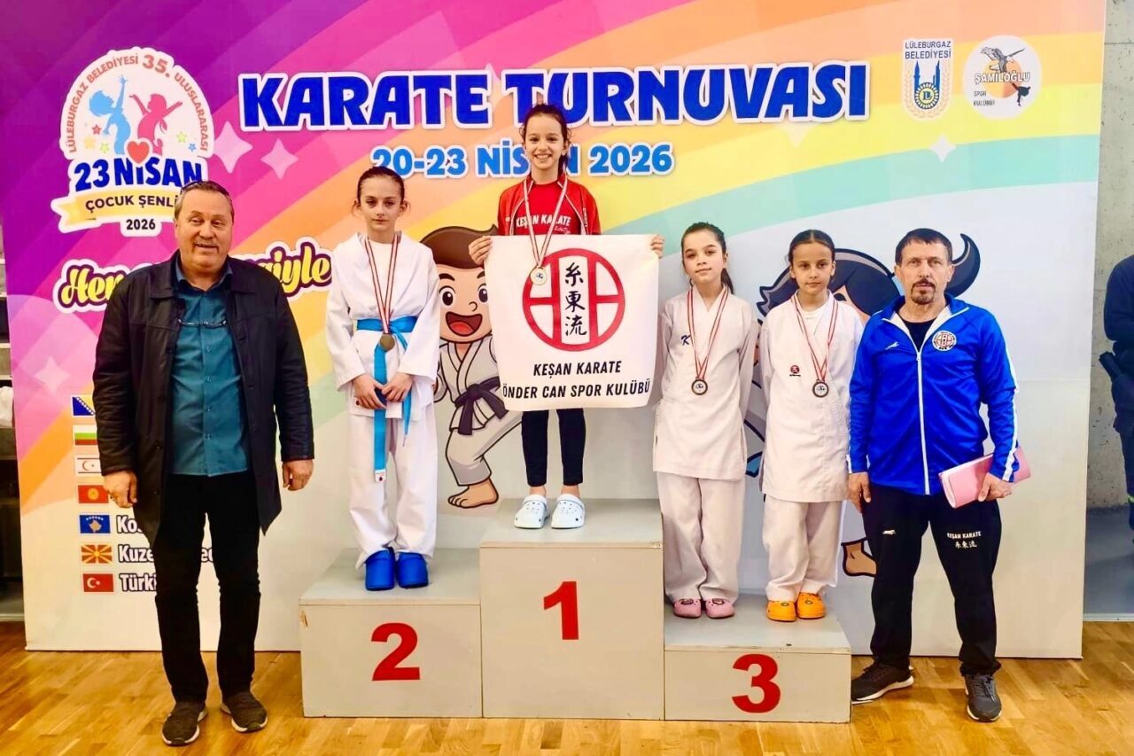 Lüleburgaz’da düzenlenen karate şampiyonasına katılan Keşanlı sporcular, ilçeye adeta madalya