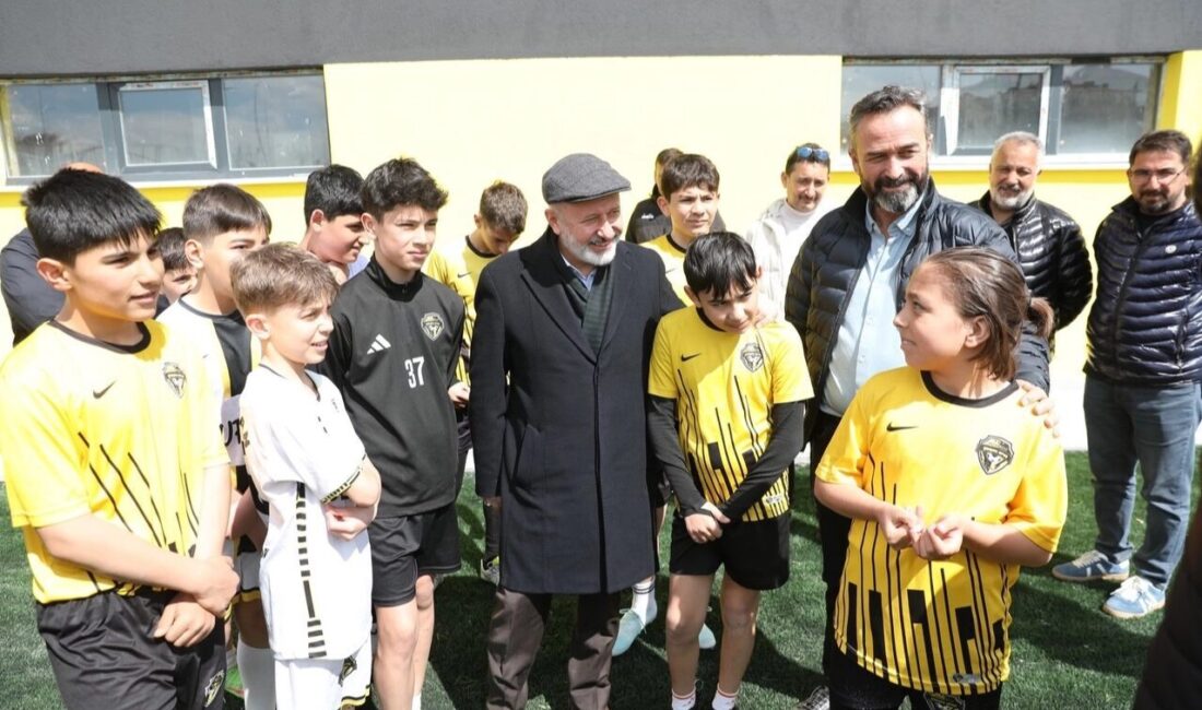 Kayseri Kocasinan Belediyesi tarafından Mimarsinan Mahallesi’ndeki Vali Muammer Güler Stadı’nın