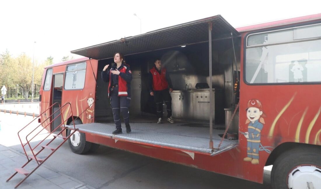 Kayseri Melikgazi Belediyesi'nde, olası yangınlara karşı bilinçlenmesi amacıyla personele yönelik