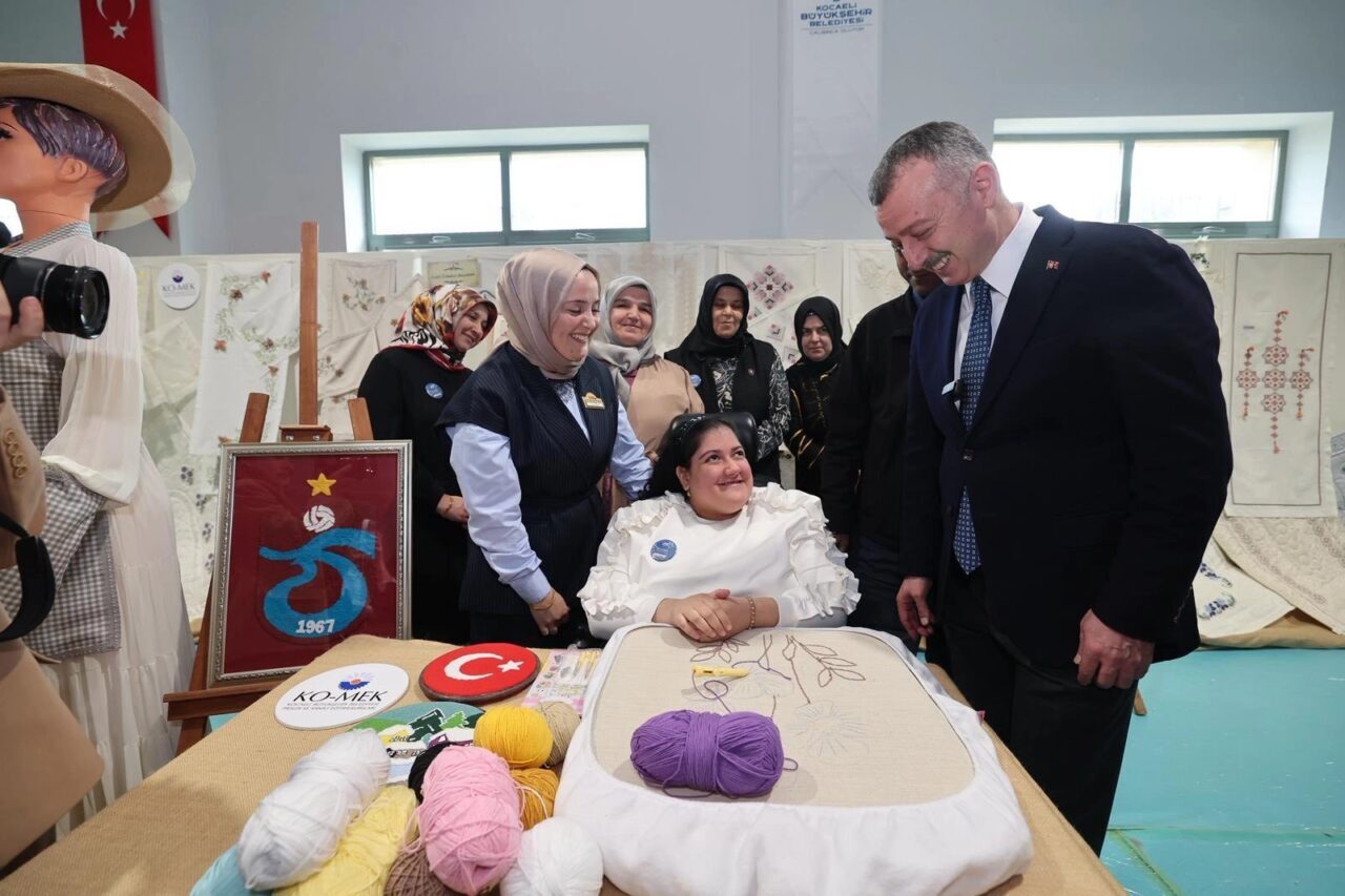 Kocaeli Büyükşehir Belediyesi’nin Halk Üniversitesi KO-MEK, beşinci ilçe sergisini Gebze’de