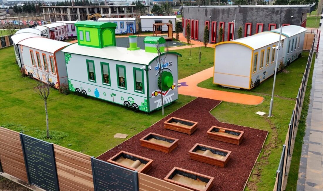 Çocukların güvenli ve eğitici ortamda eğlenerek vakit geçirdiği “Lokomotif Çocuk