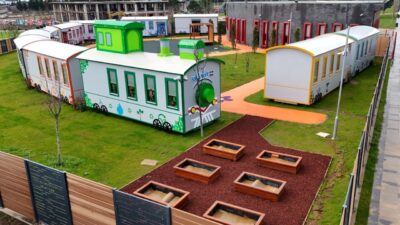 Çocukların güvenli ve eğitici ortamda eğlenerek vakit geçirdiği “Lokomotif Çocuk