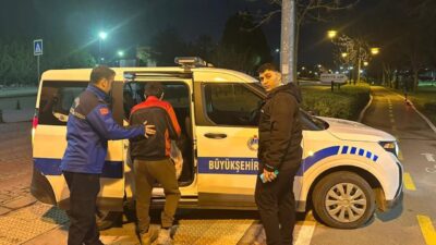 Kocaeli Büyükşehir Belediyesi’ne bağlı zabıta ekipleri yalnızca denetim göreviyle değil,