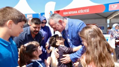 Kocaeli Büyükşehir Belediye Başkanı Tahir Büyükakın, Milli İrade Meydanı’nda kurulan