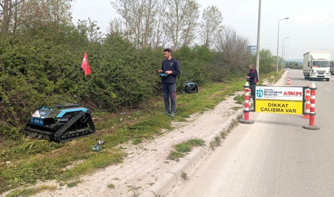 Kocaeli Büyükşehir Belediyesi’nin sahadaki güçlü ekipmanlarından “Çalı Canavarı”, kent genelinde
