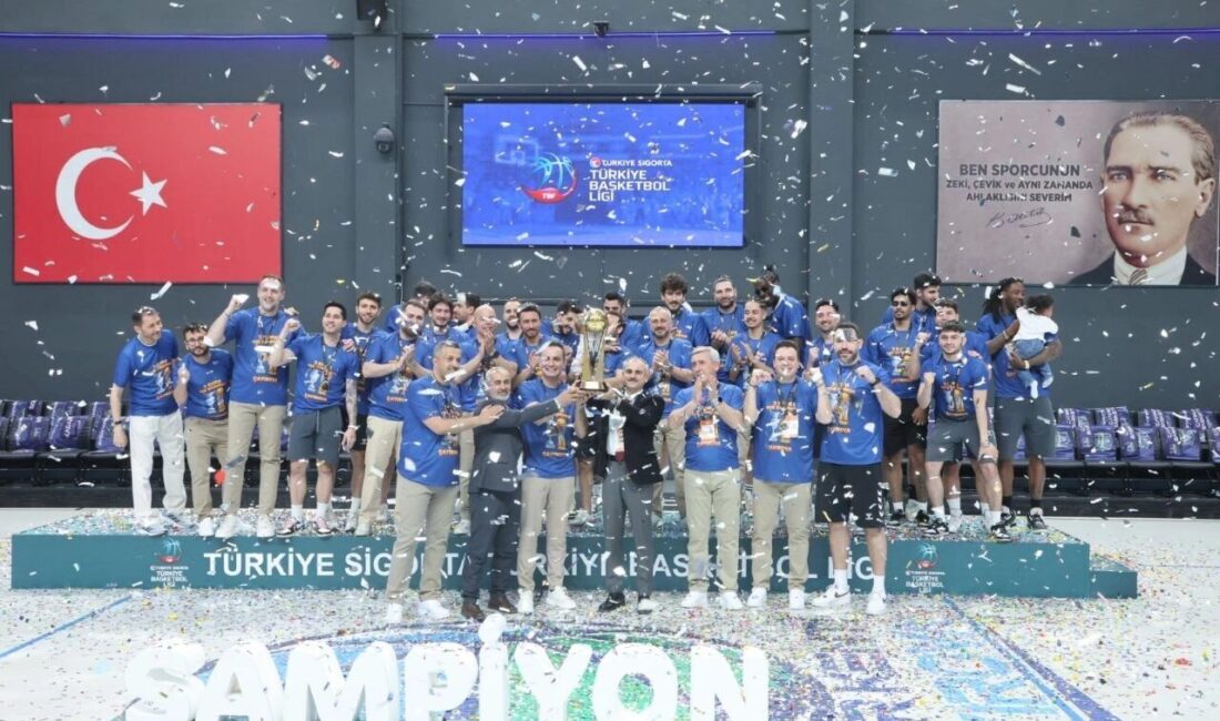 Türkiye Basketbol Ligi 2025-2026 Sezonu’nu şampiyon olarak tamamlayan Çayırova Belediyesi Basketbol Takımı,
