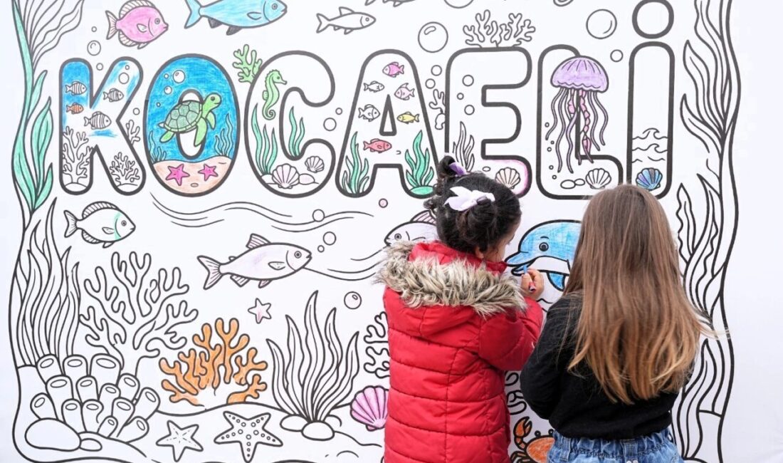 Kocaeli Büyükşehir’in 23 Nisan şenliklerinde büyük ilgi gören dev boyama