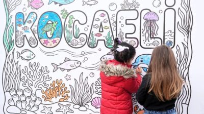 Kocaeli Büyükşehir’in 23 Nisan şenliklerinde büyük ilgi gören dev boyama