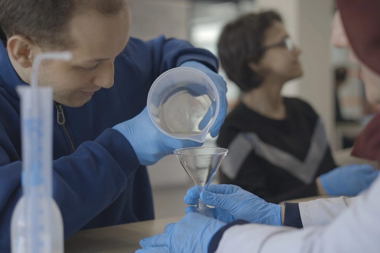 Kocaeli Büyükşehir Belediyesi bünyesinde hizmet veren Gonca Engelsiz Yaşam Merkezi,