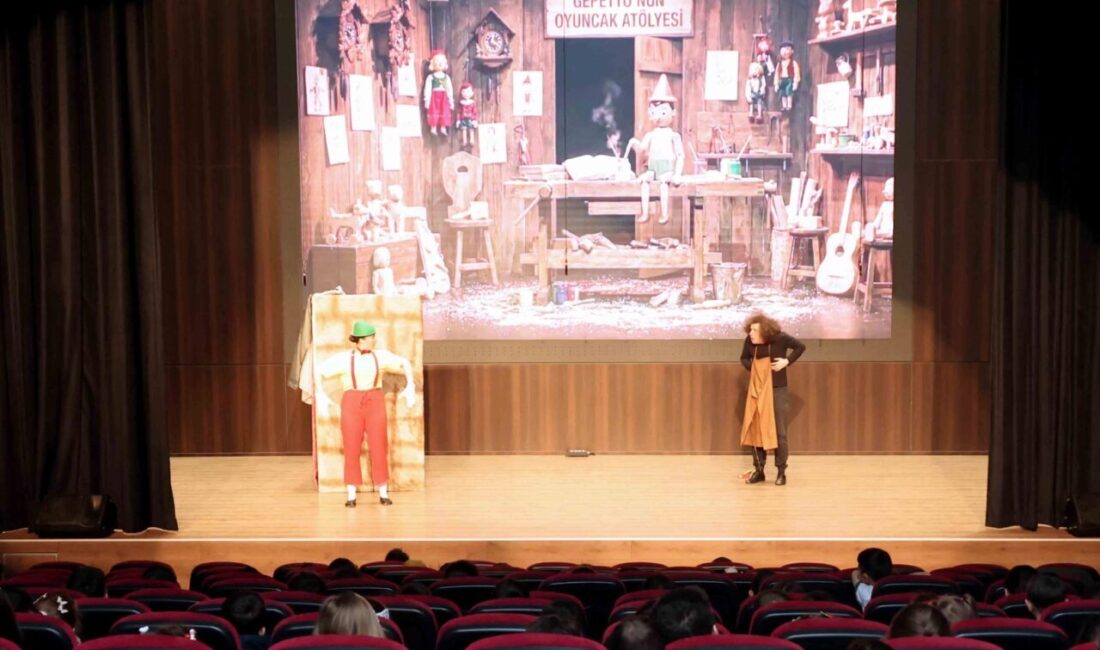 Konya'da Karatay Belediyesi, “Çocuk Tiyatrosu” programı kapsamında tiyatro gösterimlerine devam