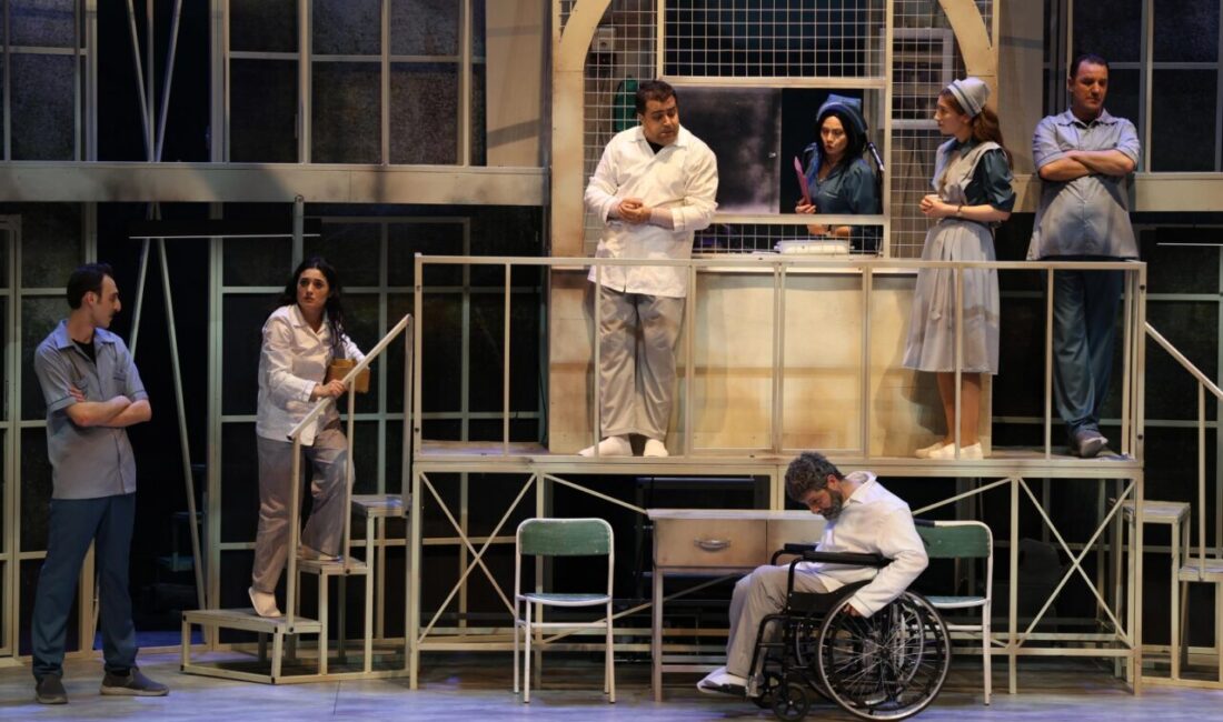 Konya Büyükşehir Belediyesi Şehir Tiyatrosu, Dale Wasserman tarafından oyunlaştırılan ve