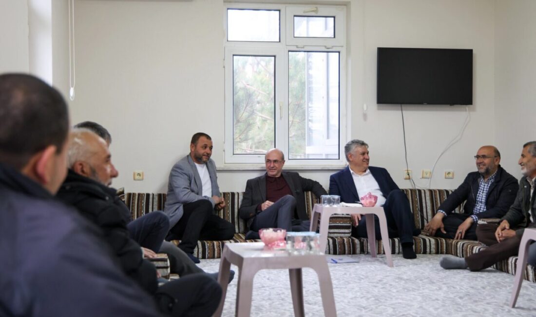 Konya'da Selçuklu Belediye Başkanı Ahmet Pekyatırmacı, hizmetleri yerinde takip etmek