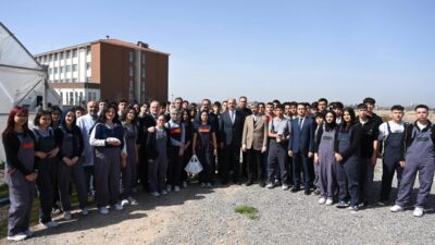 Konya’da Milletvekili Baykan ve Başkan Altay lise öğrencileriyle buluştu AK Parti Konya Milletvekili Mehmet Baykan ve Konya Büyükşehir Belediye