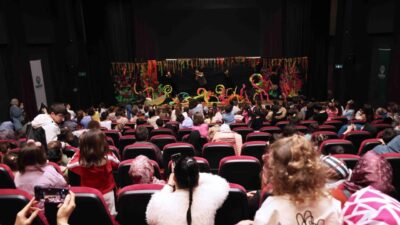 Konya Karatay Belediyesi, “Çocuk Tiyatrosu” programı kapsamında tiyatro gösterimlerine devam