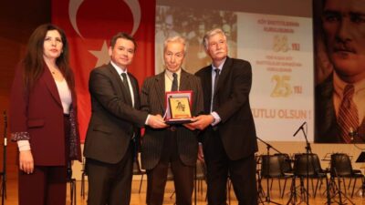 Yeni Kuşak Köy Enstitülüler Derneği’nin (YKKED), Aydınlanma Onur Ödülü’nün sahibi