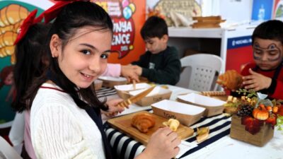 Kocaeli Büyükşehir Belediyesi tarafından Milli İrade Meydanı’nda düzenlenen 23 Nisan