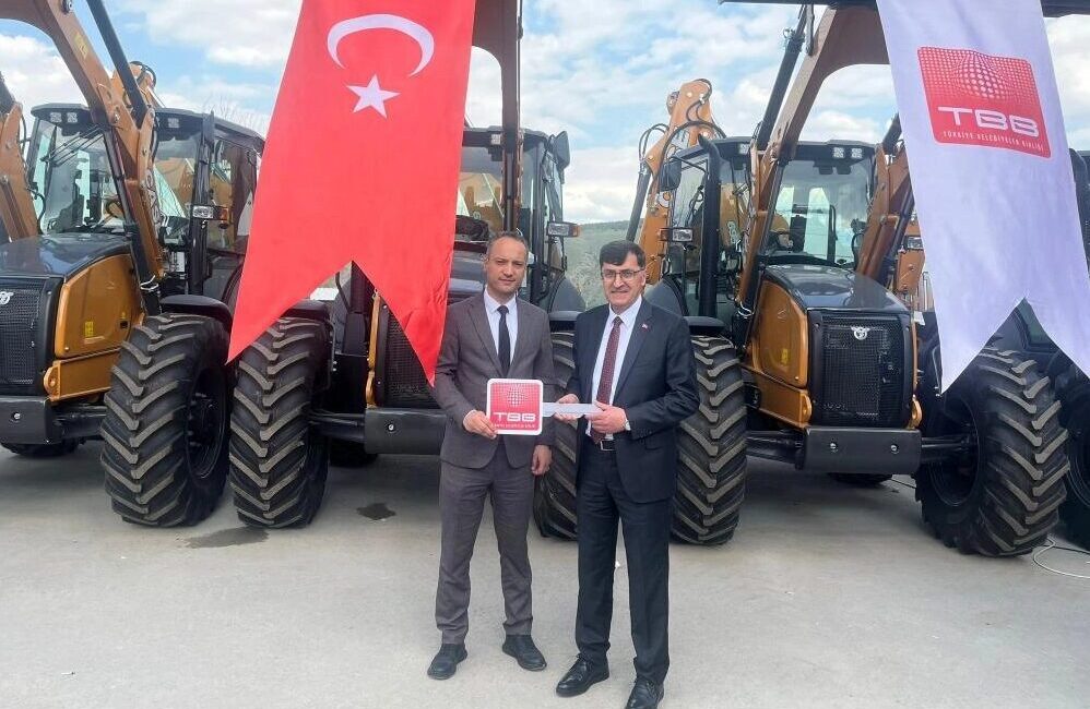 Kütahya Belediyesi, Türkiye Belediyeler Birliği tarafından hibe edilen Beko Loder