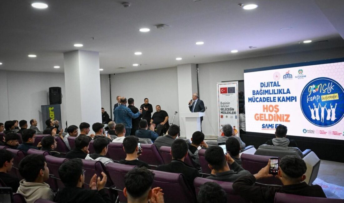 Malatya Büyükşehir Belediye Başkanı Sami Er, Büyükşehir Belediyesi olarak gençlere