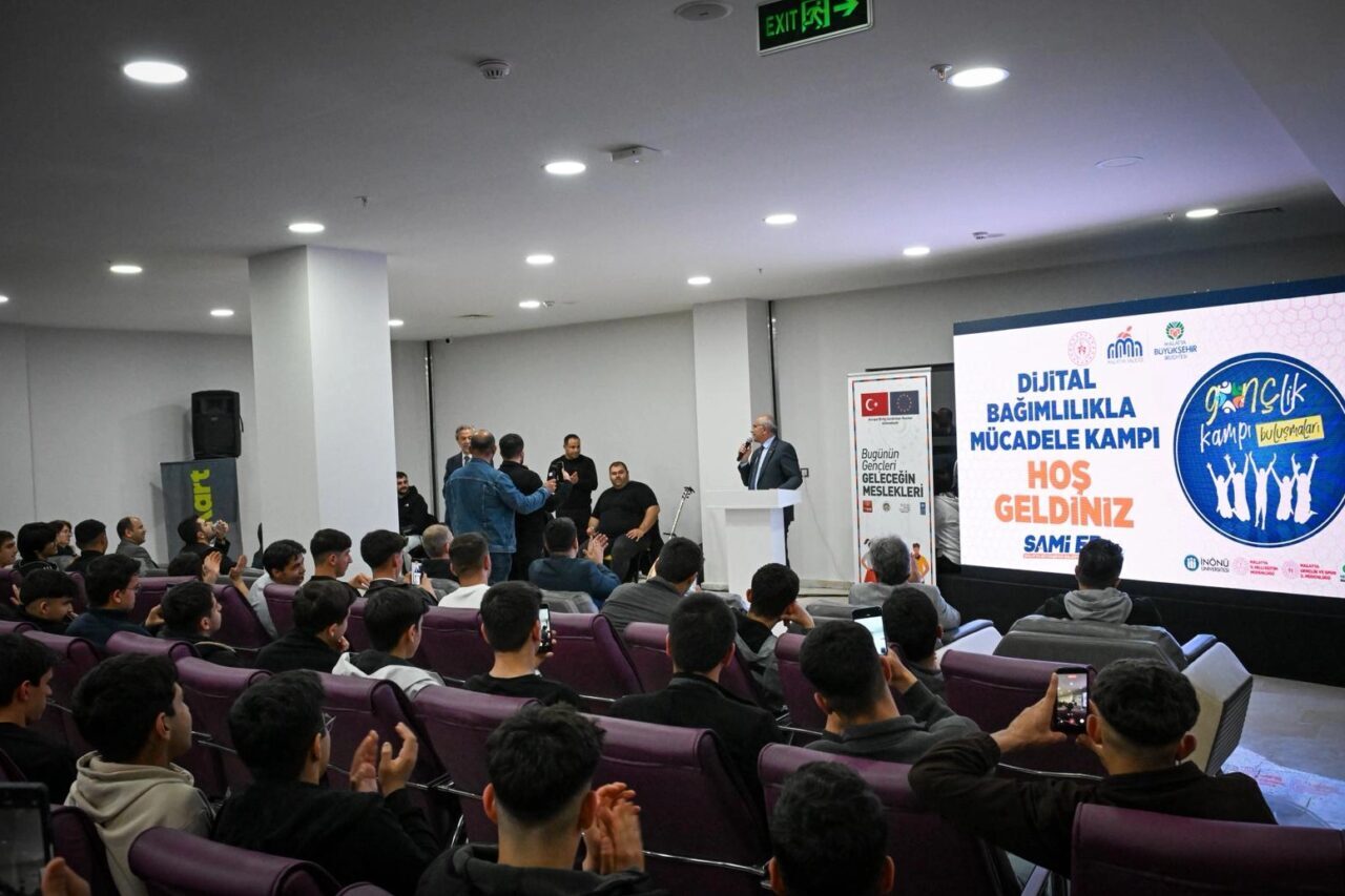 Malatya Büyükşehir Belediye Başkanı Sami Er, Büyükşehir Belediyesi olarak gençlere