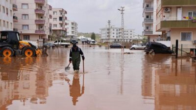 AK Parti Mardin Milletvekili Faruk Kılıç, Midyat ilçesinde etkili olan