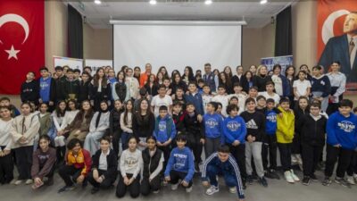 Mersin Büyükşehir Belediyesi ev sahipliğinde, çocukların dijital dünyada bilinçli ve