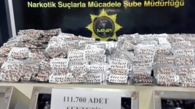 Mersin'in Akdeniz ilçesinde düzenlenen narkotik operasyonunda metal saclara gizlenmiş 111