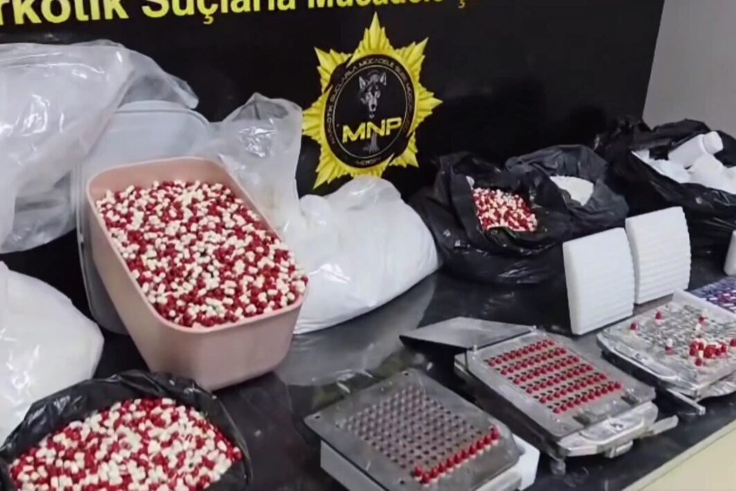 Mersin İl Emniyet Müdürlüğü ekiplerince düzenlenen operasyonda büyük miktarda sentetik