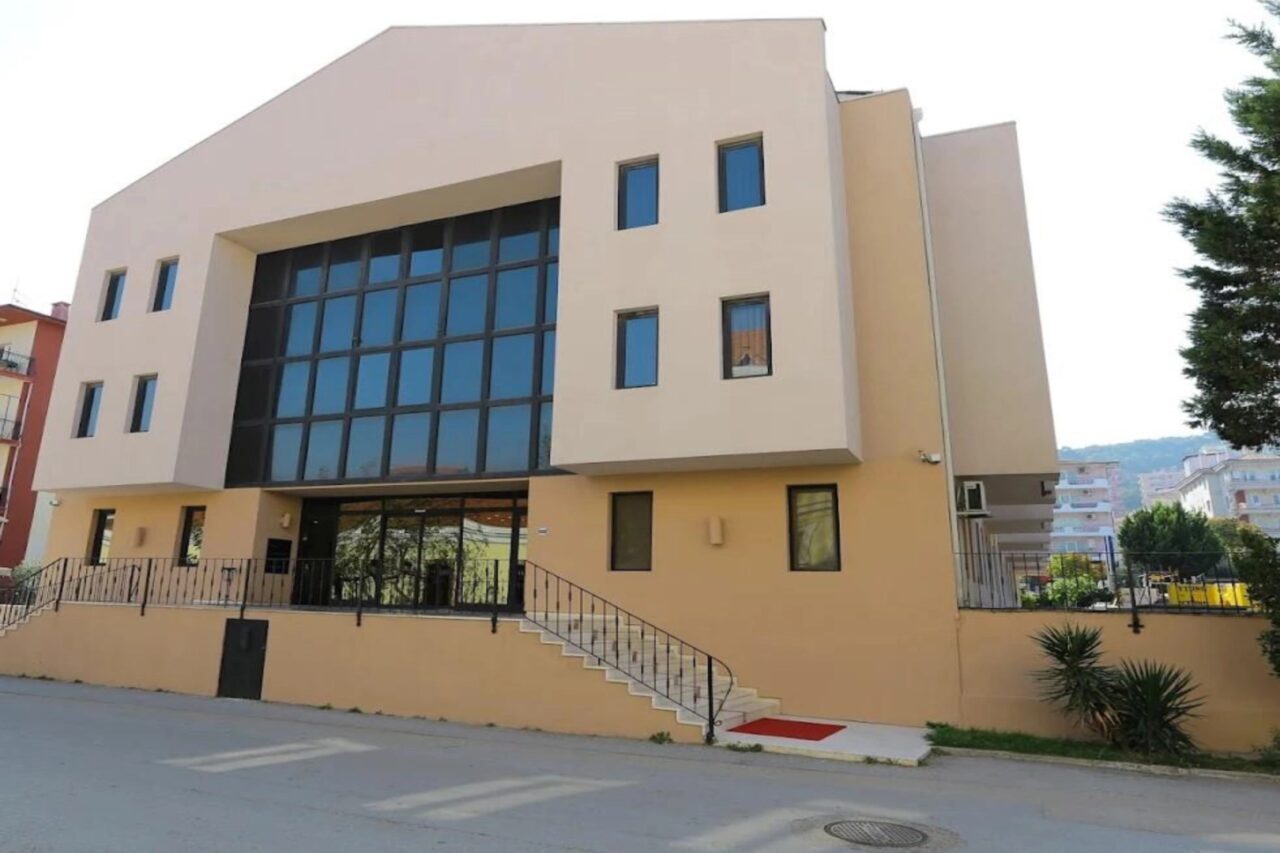 Mudanya Belediye Başkanı Deniz Dalgıç, yerel mecliste Montania Hotel'in aylık