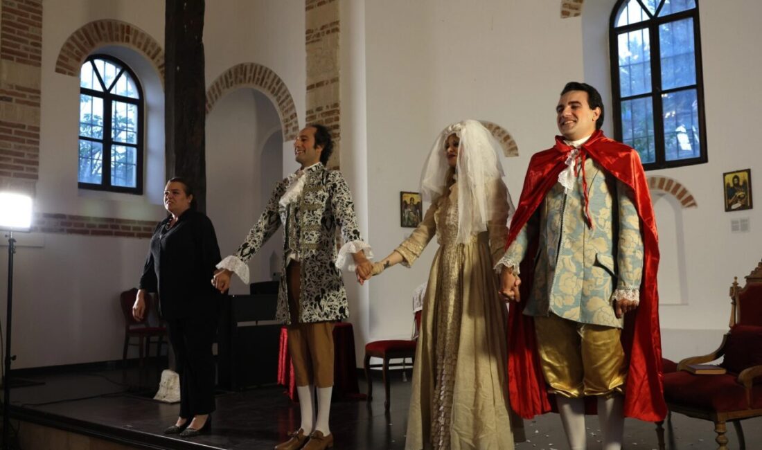 Bursa'da Nilüfer Belediyesi’nin ‘Bahar Operası’ kapsamında düzenlediği, Pergolesi’nin ünlü komik