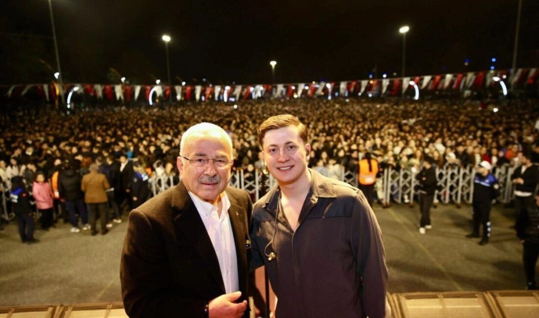 Ordu Büyükşehir Belediyesi sevilen sanatçı Poizi’yi Ordulularla buluşturdu. Son dönemin